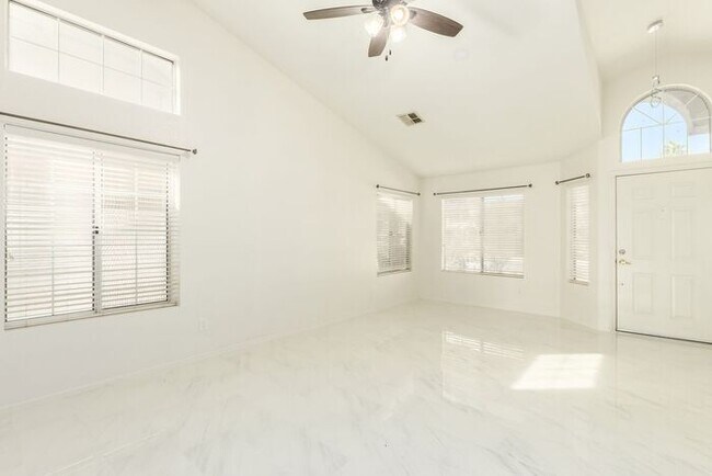 Building Photo - 1225 E Artesian Way