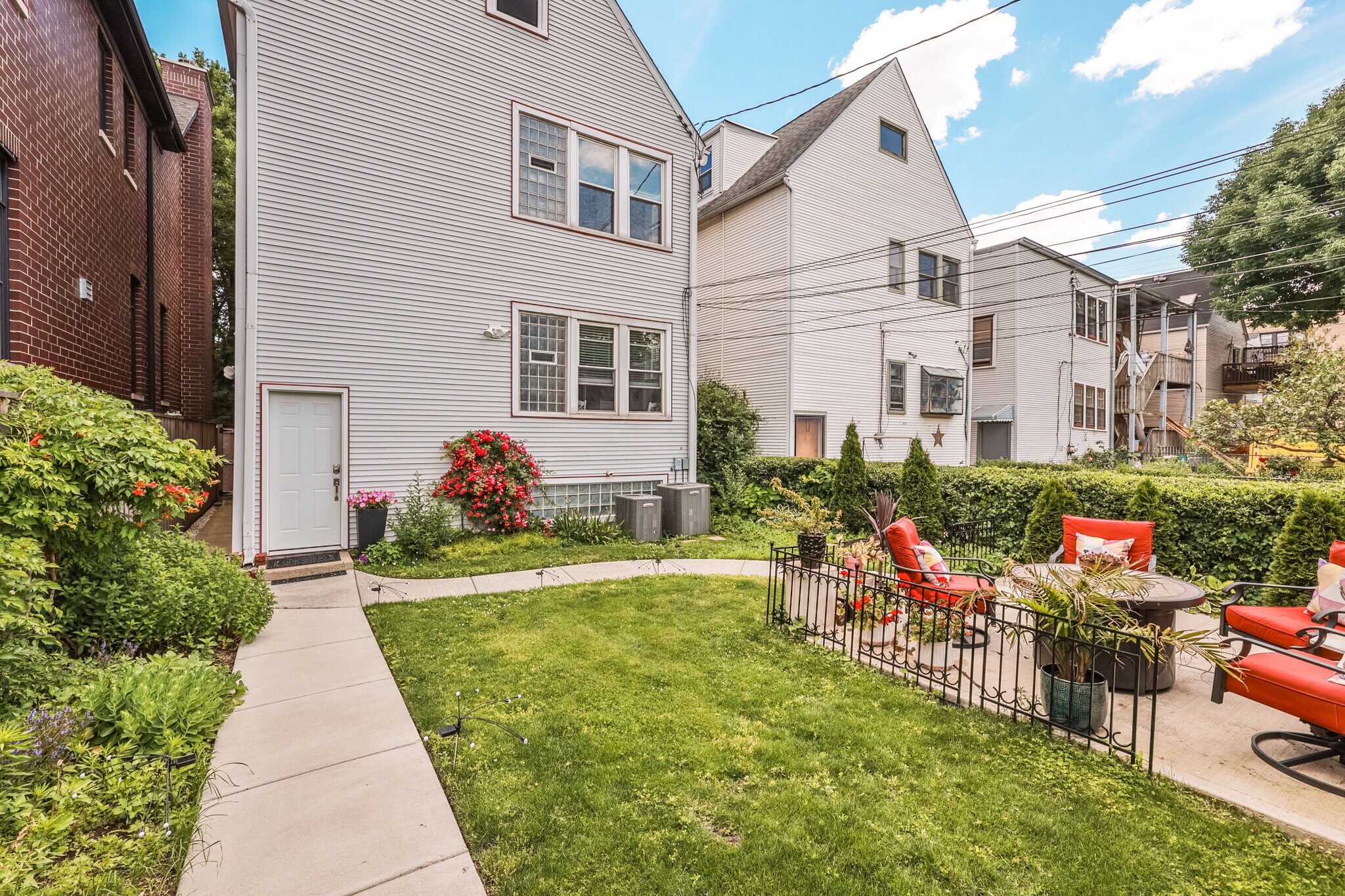 Building Photo - 4836 N Oakley Ave