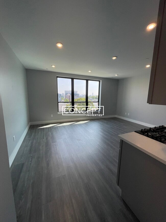 Building Photo - 365 Western Ave