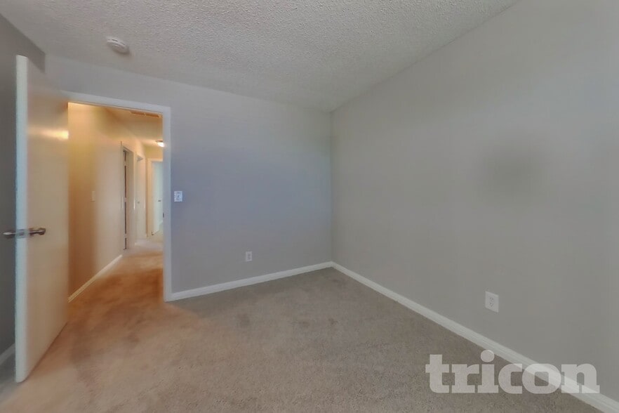 Building Photo - 2436 Alderwood Dr