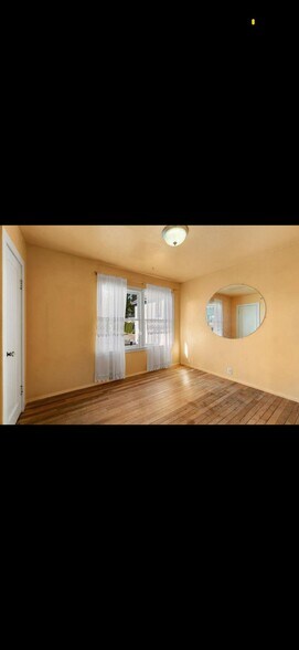 Building Photo - 945 9th St