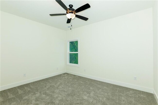 Building Photo - 3374 Lee Dr