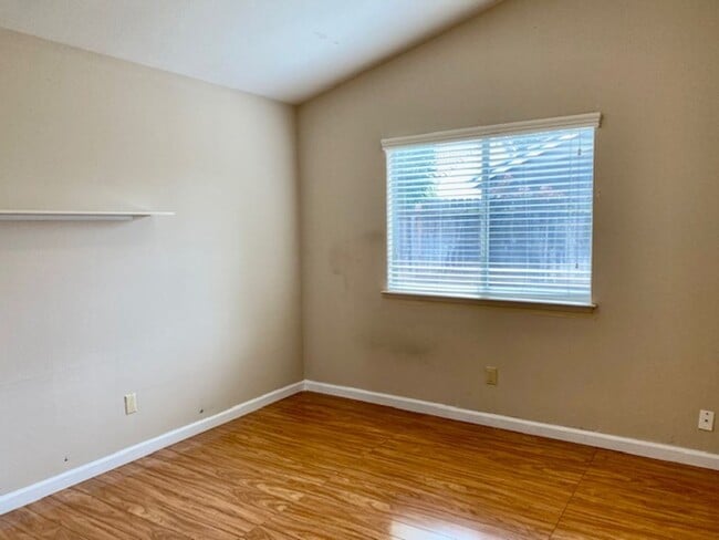 Building Photo - $2,350 Milburn & Herndon, 4 Bedroom Home -...