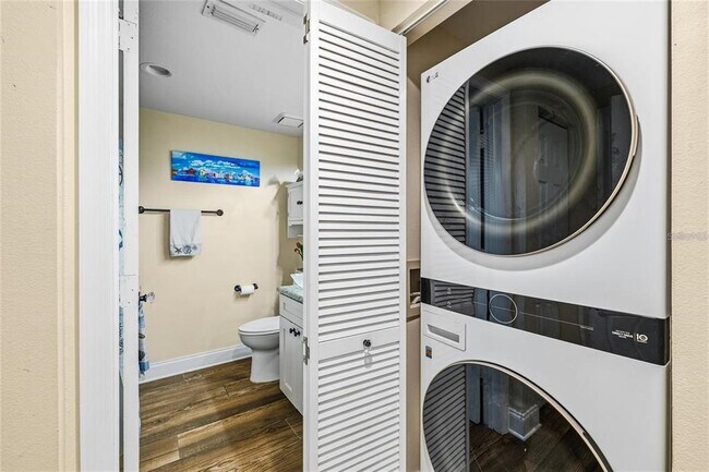 Building Photo - 8000 Sailboat Key Blvd S