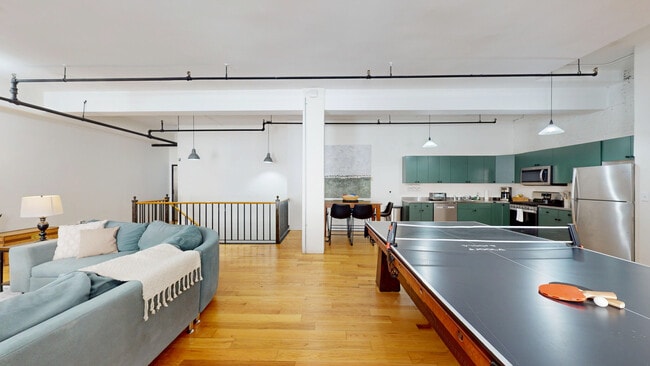 Building Photo - 19 Stanhope St