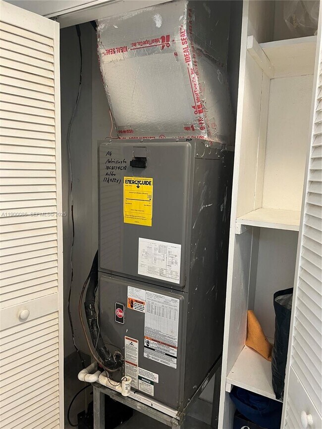 Building Photo - 1300 Lincoln Rd