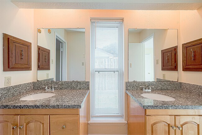 Building Photo - 830 Kenforest Dr