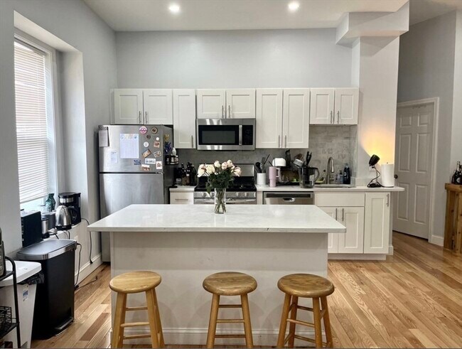 Building Photo - 83 Highland St