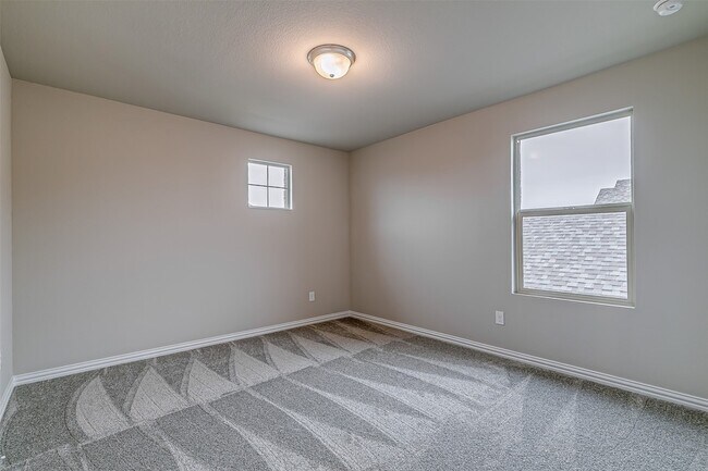 Building Photo - 337 Edmund Ln