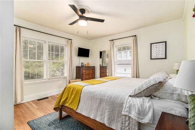 Building Photo - 942 Eulalia Rd NE