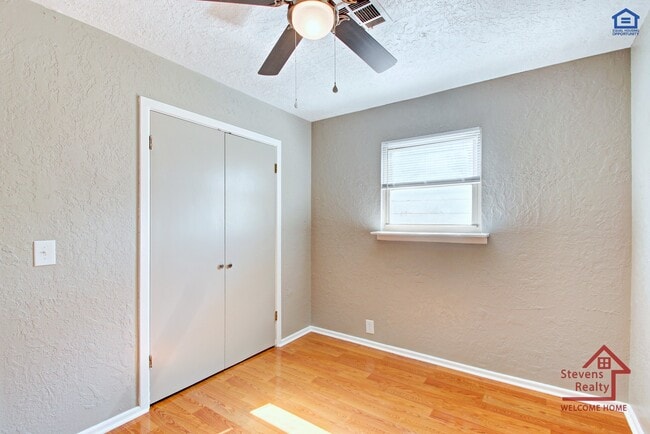 Building Photo - 4225 SE Elmhurst Ln
