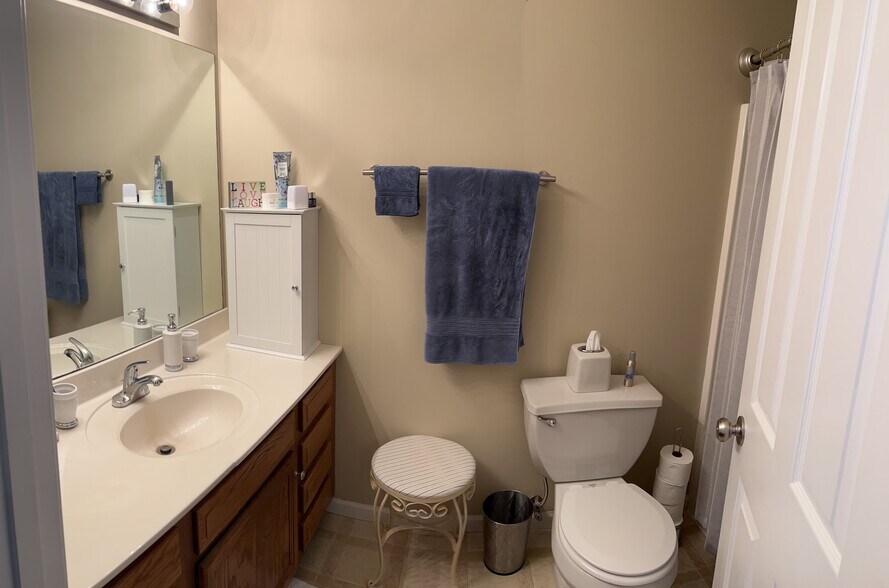 Building Photo - 4002 Sweetwater Dr