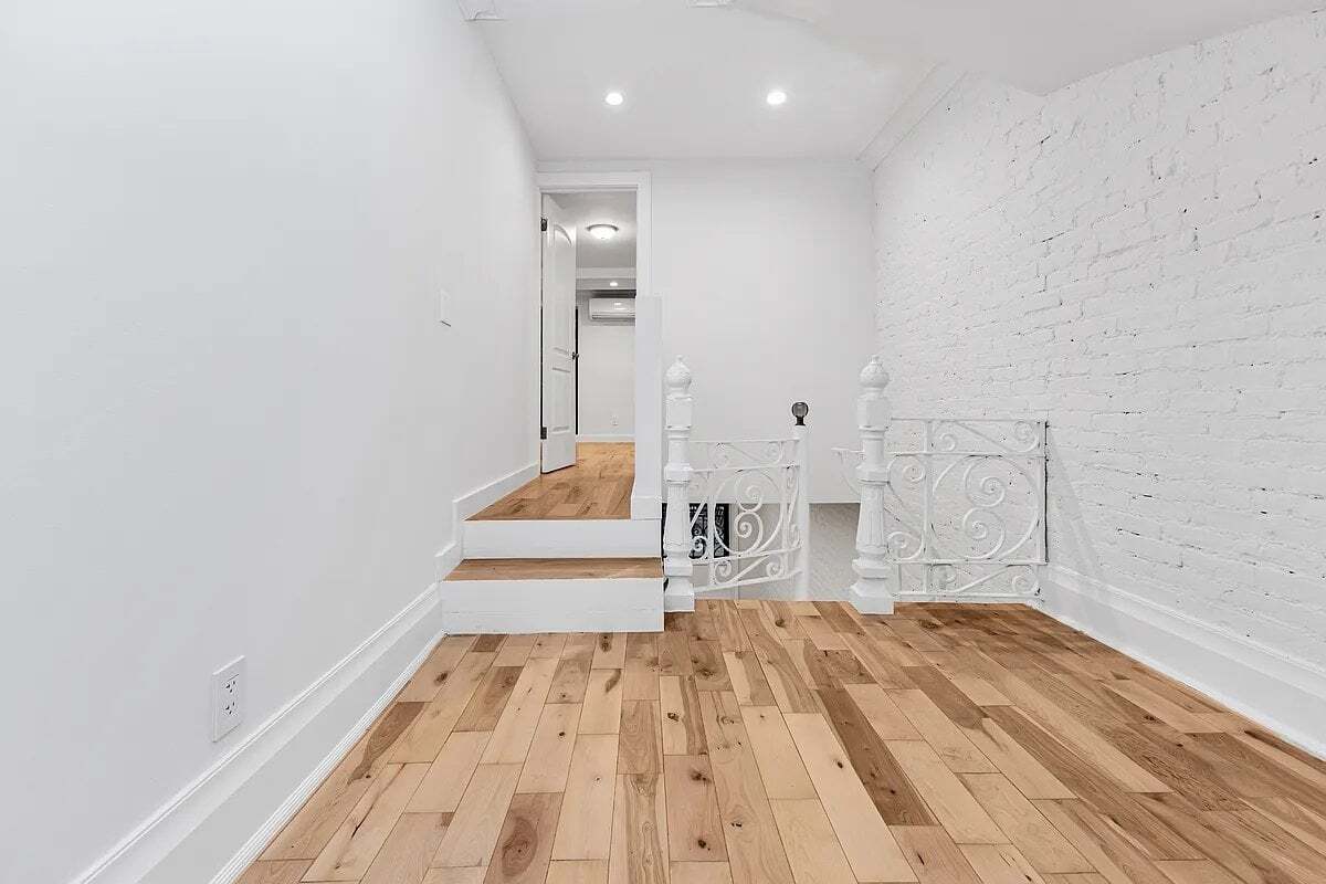 Building Photo - 404 W 22nd St