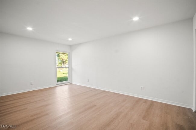 Building Photo - 4293 Island Cir