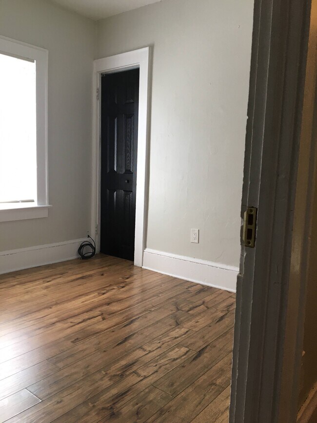 Middle bedroom - 1318 Otter St