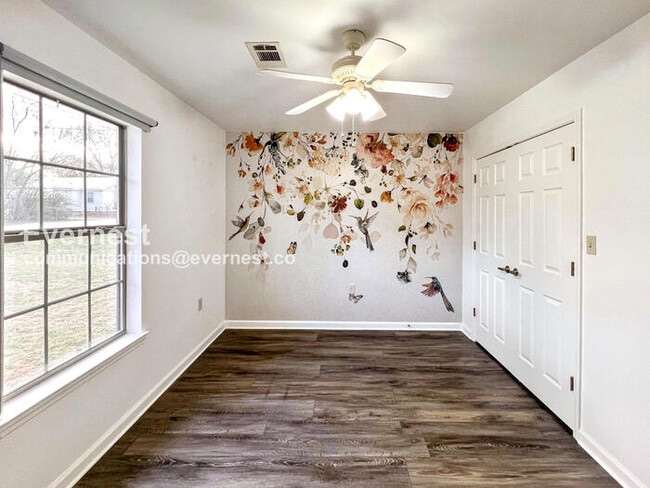 Building Photo - 613 Jefferson St