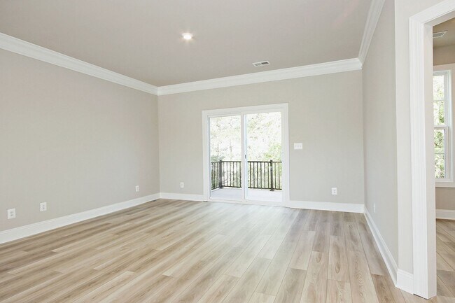 Building Photo - Pet-Friendly Crozet Townhome