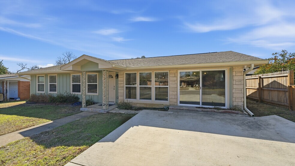 Building Photo - 1409 Highland Dr