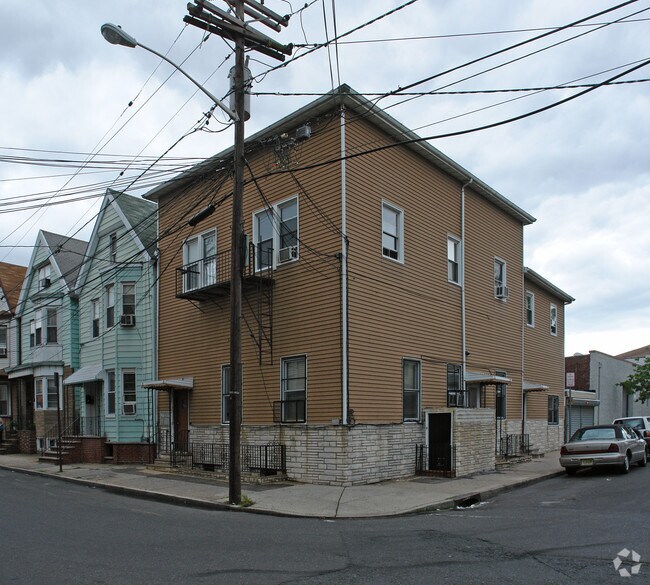 Primary Photo - 100 Chambers St
