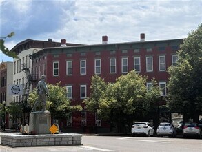 Building Photo - 18 E Main St