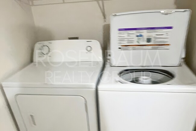 Building Photo - 8400 E Leigh Dr