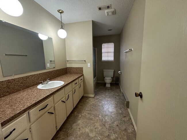 Building Photo - Come take a look at this 3-bedroom 2-bathroom home!