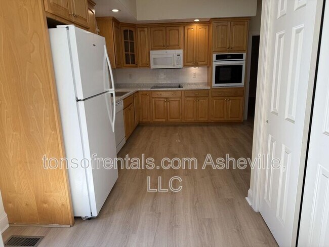Building Photo - 6 Tiburon Pl
