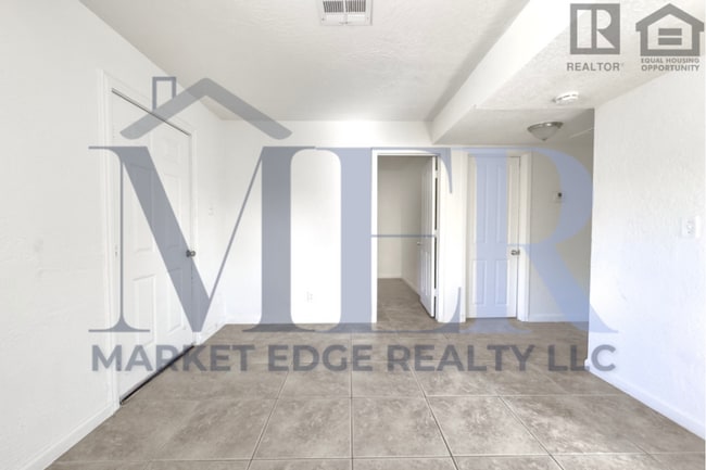 Building Photo - 2Bed/1Bath House at AZ-51/Thomas Rd! NO CREDIT, NO BACKGROUND, NO RENTAL HISTORY CHECK!