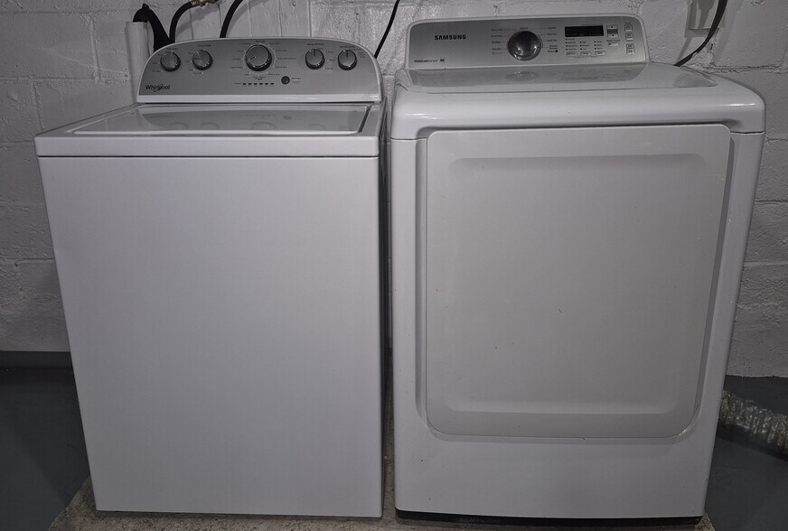 Washer and Dryer Provided - 721 Hanford St