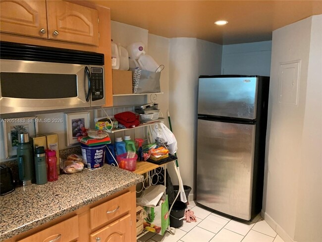 Building Photo - 905 Brickell Bay Dr