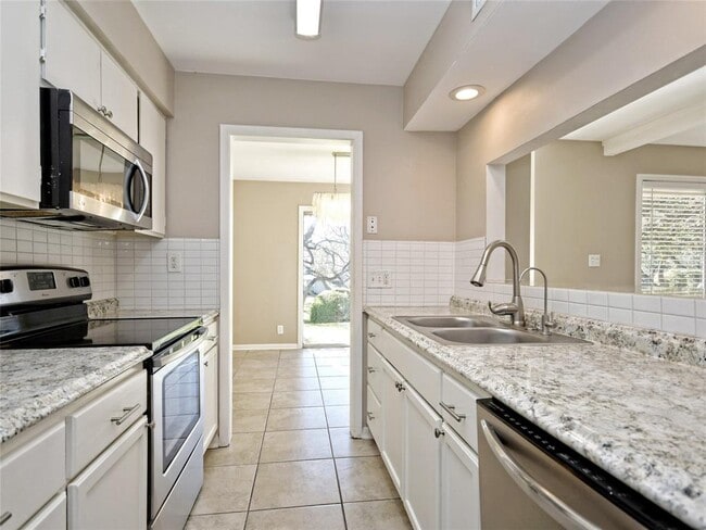 Building Photo - 100 Lido Cir