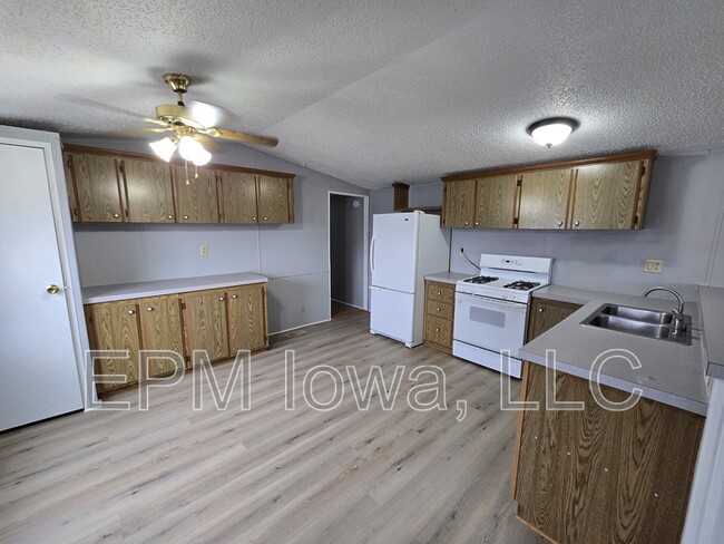 Building Photo - 700 W Ridgeway Ave