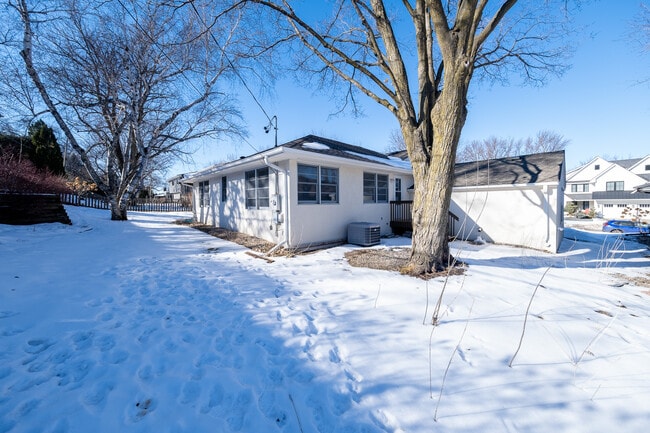 Building Photo - 5209 W 61st St