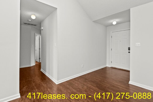 Building Photo - 834 S Duke Ave