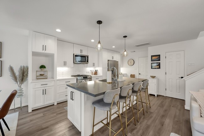 Building Photo - 246 N Walden Elms Cir