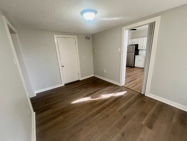 Building Photo - 1020 Kavanaugh Blvd