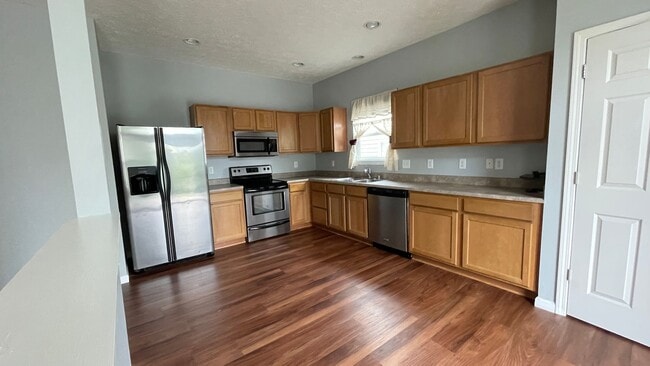 Building Photo - LEXINGTON FARMS...3 Bedroom 2 Bath