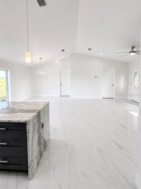 Building Photo - 7016 Golf Club Dr