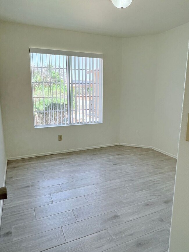 Building Photo - newly remodeled 3 bed/ 2 bath home