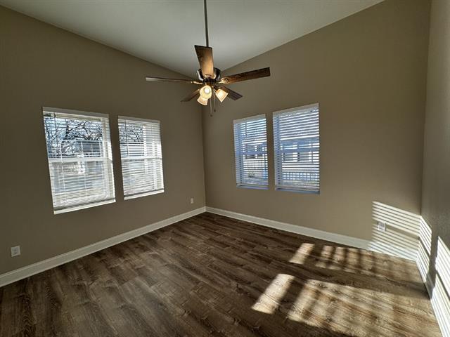 Building Photo - 939 W Frey