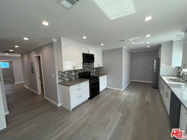 Building Photo - 11243 Lull St