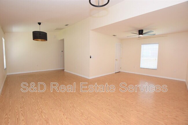 Building Photo - 302 W Belmar St