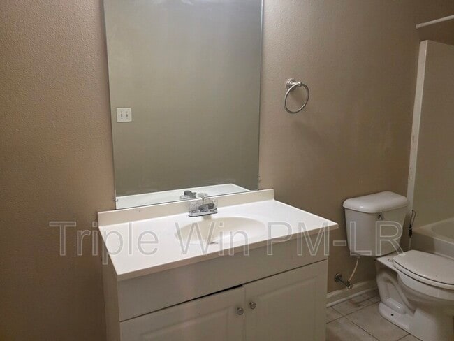 Building Photo - 12 Gold Meadow Loop