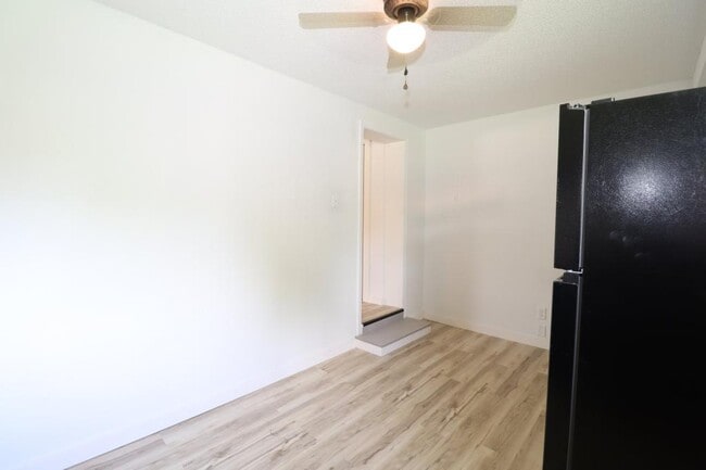 Building Photo - 21 Larue St