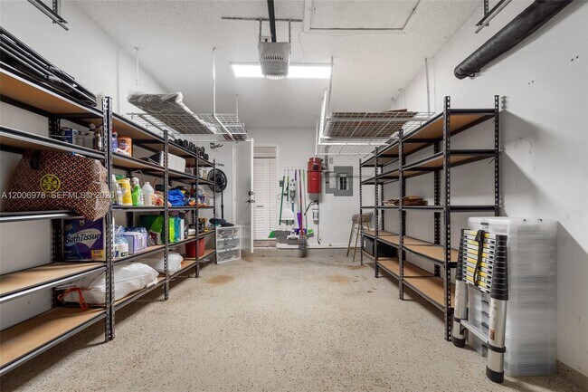 Building Photo - 9161 Vineyard Lake Dr