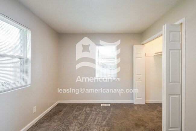 Building Photo - 3608 N Sadlier Dr