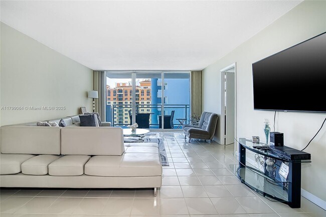 Building Photo - 2030 S Ocean Dr
