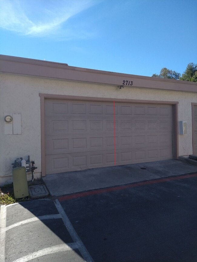 Building Photo - ALL UTILITIES INCLUDED! 3 Bed / 1 Bath Remodeled Condo/Duplex at Tanglewood