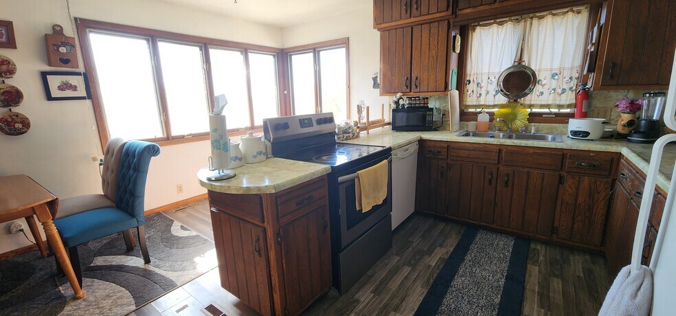 Building Photo - 807 Chicago St