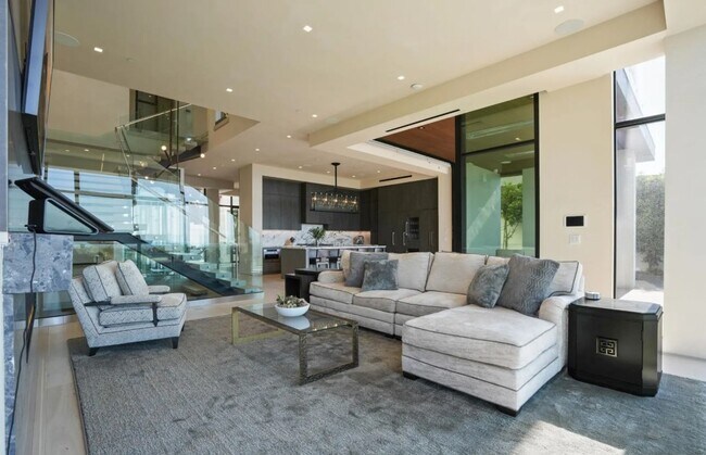 Building Photo - Luxury Coastal Escape w/ Resort-Style Amen...
